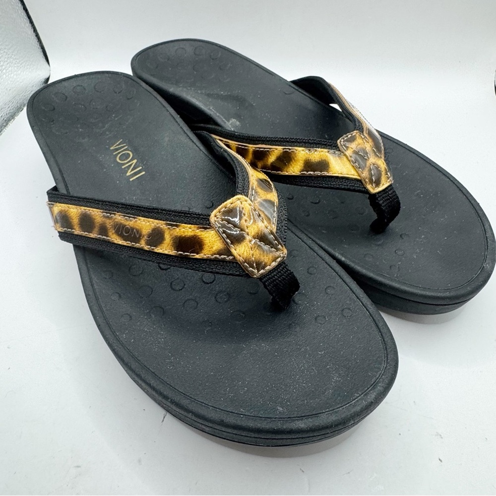 Vionic High Tide platform leopard print flip flop… - image 2
